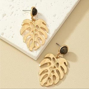 🪫1 left! NWT 14K Gold plated retro bohemian leaf earrings new with tags